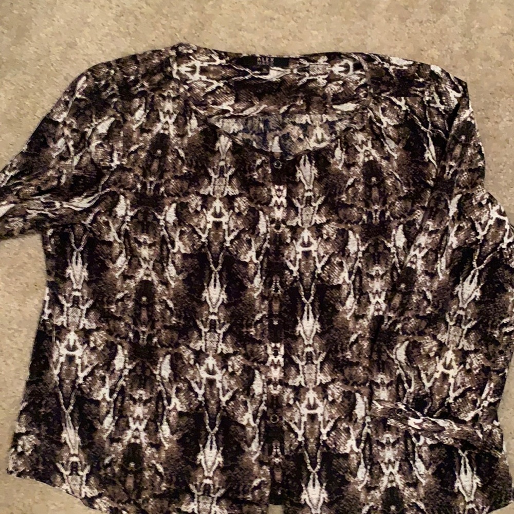 💕💕 Brown, white, and black snake skin print XL blouse